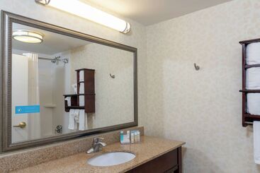 هتل Hampton Inn Indianapolis Downtown Across From Circle Centre