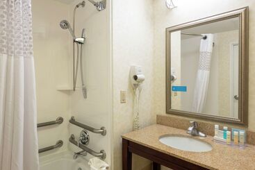 هتل Hampton Inn Indianapolis Downtown Across From Circle Centre