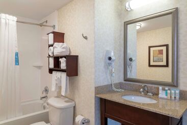 هتل Hampton Inn Indianapolis Downtown Across From Circle Centre