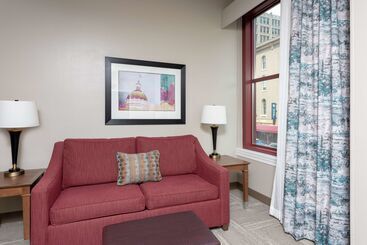 هتل Hampton Inn Indianapolis Downtown Across From Circle Centre