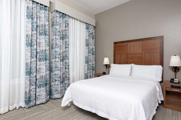 هتل Hampton Inn Indianapolis Downtown Across From Circle Centre