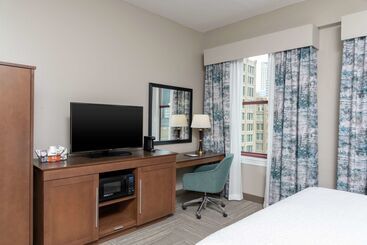 هتل Hampton Inn Indianapolis Downtown Across From Circle Centre