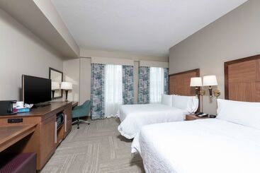 هتل Hampton Inn Indianapolis Downtown Across From Circle Centre