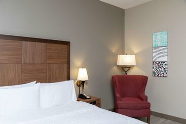 هتل Hampton Inn Indianapolis Downtown Across From Circle Centre