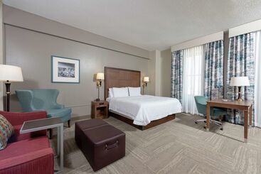 هتل Hampton Inn Indianapolis Downtown Across From Circle Centre