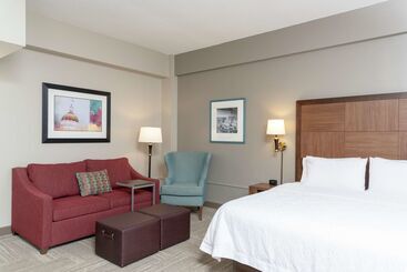 هتل Hampton Inn Indianapolis Downtown Across From Circle Centre