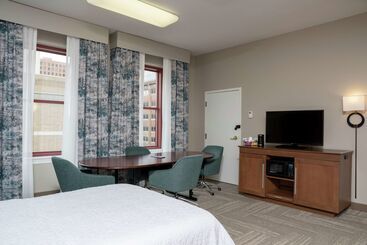 هتل Hampton Inn Indianapolis Downtown Across From Circle Centre