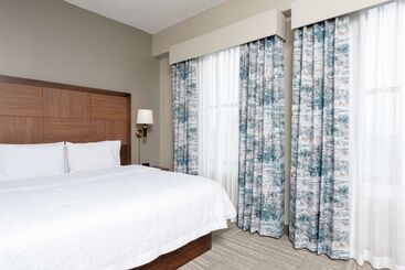 هتل Hampton Inn Indianapolis Downtown Across From Circle Centre