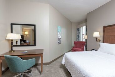 هتل Hampton Inn Indianapolis Downtown Across From Circle Centre