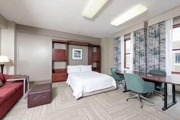 هتل Hampton Inn Indianapolis Downtown Across From Circle Centre