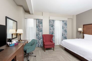 هتل Hampton Inn Indianapolis Downtown Across From Circle Centre