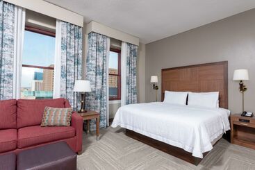 هتل Hampton Inn Indianapolis Downtown Across From Circle Centre