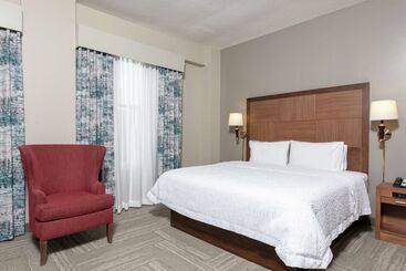 هتل Hampton Inn Indianapolis Downtown Across From Circle Centre