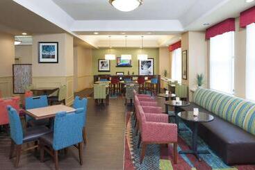 هتل Hampton Inn Indianapolis Downtown Across From Circle Centre