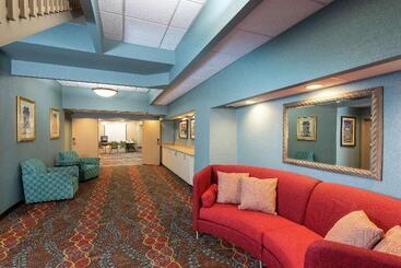 هتل Hampton Inn Indianapolis Downtown Across From Circle Centre