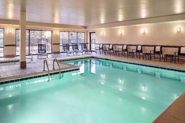 هتل Hampton Inn Loveland