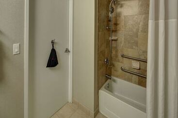 هتل Hampton Inn Miami Coconut Grove/coral Gables