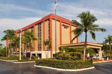 هتل Hampton Inn Miamiairport West