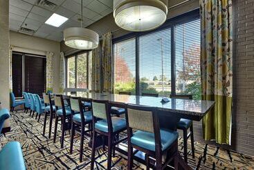 هتل Hampton Inn Norfolk Naval Base