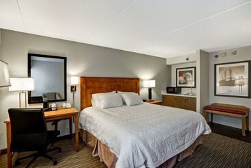 هتل Hampton Inn Norfolk Naval Base