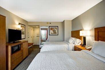 هتل Hampton Inn Norfolk Naval Base