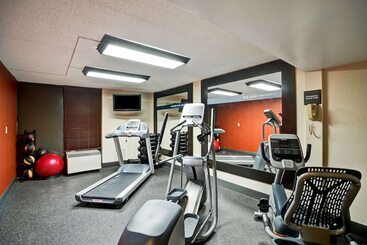 هتل Hampton Inn Norfolk Naval Base