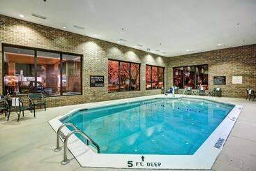 هتل Hampton Inn Norfolk Naval Base
