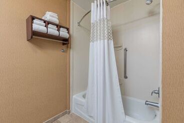 בית מלון כפרי Hampton Inn Owensboro South