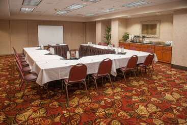هتل Hampton Inn Pensacola Airport