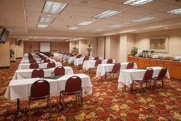 هتل Hampton Inn Pensacola Airport