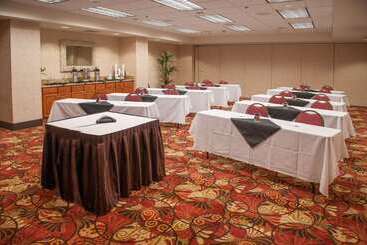 هتل Hampton Inn Pensacola Airport