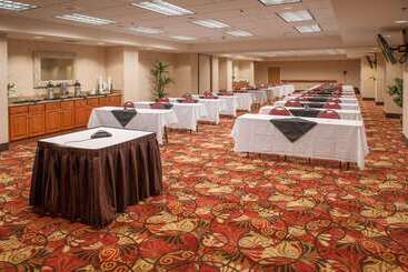 هتل Hampton Inn Pensacola Airport