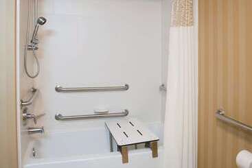 هتل Hampton Inn Pensacola Airport