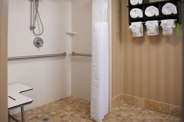 هتل Hampton Inn Pensacola Airport