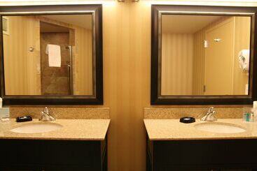 هتل Hampton Inn Pensacola Airport
