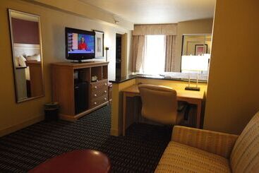 هتل Hampton Inn Pensacola Airport