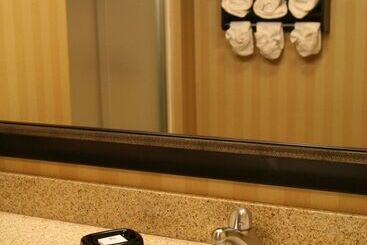 هتل Hampton Inn Pensacola Airport