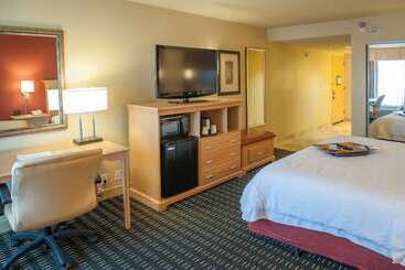 هتل Hampton Inn Pensacola Airport