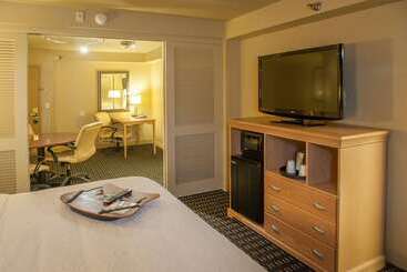 هتل Hampton Inn Pensacola Airport