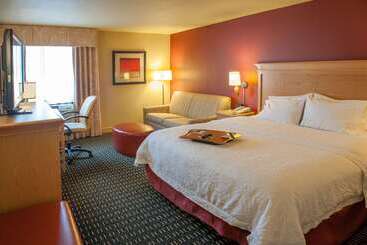 هتل Hampton Inn Pensacola Airport