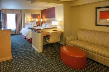 هتل Hampton Inn Pensacola Airport
