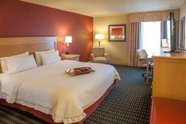 هتل Hampton Inn Pensacola Airport