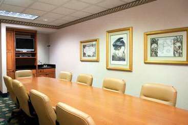 هتل Hampton Inn Pensacola Airport