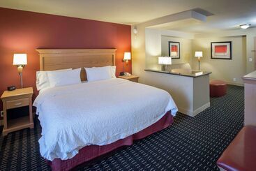 هتل Hampton Inn Pensacola Airport
