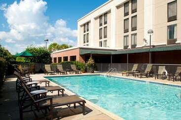 هتل Hampton Inn Pensacola Airport
