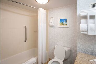 هتل Hampton Inn Pensacola Airport