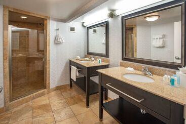 هتل Hampton Inn Pensacola Airport