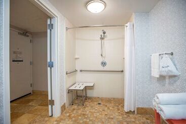 هتل Hampton Inn Pensacola Airport