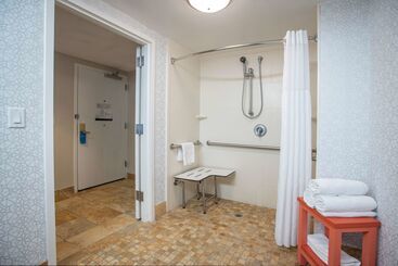 هتل Hampton Inn Pensacola Airport