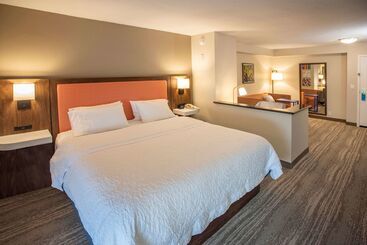هتل Hampton Inn Pensacola Airport